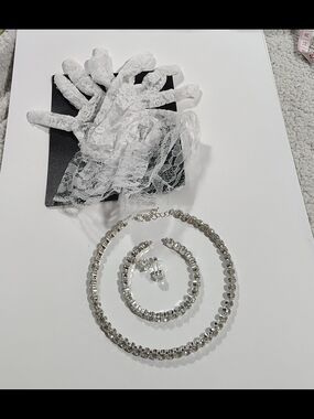 Ladies Crystal Jewelry And S/M Lace Gloves Set